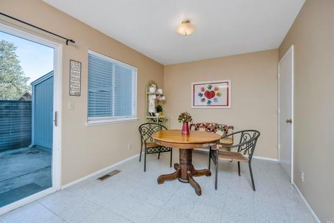 817 Twin Oaks Ln, Windsor, CA 95492 photo 4