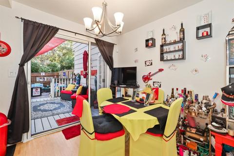 309 Seaport Dr, Vallejo, CA 94590 photo 13