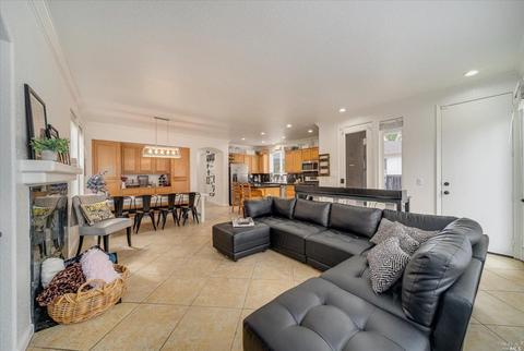 155 Bouquet Cir, Windsor, CA 95492 photo 2