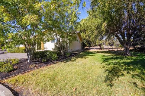121 Vineyard Cir, Sonoma, CA 95476 photo 2