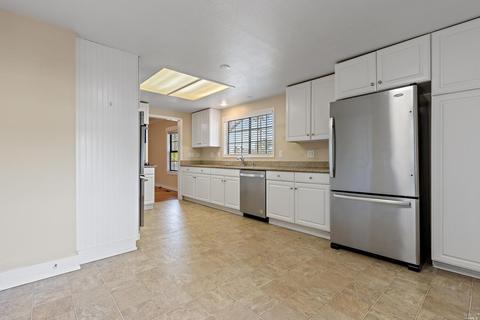 563 E H St, Benicia, CA 94510 photo 10