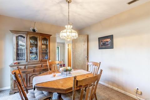 1368 Leonard Dr, San Leandro, CA 94577 photo 2
