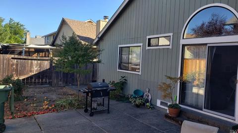 819 Milsom Pl, Windsor, CA 95492 photo 6