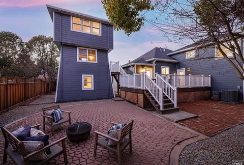 2139 Laurel St, Napa, CA 94559 photo 1