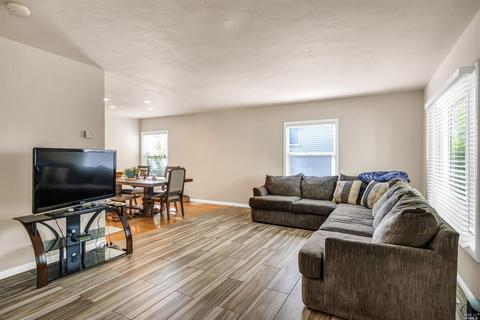 727 Illinois St, Vallejo, CA 94590 photo 5