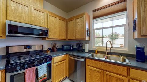 9049 Oak Trail Cir, Santa Rosa, CA 95409 photo 3