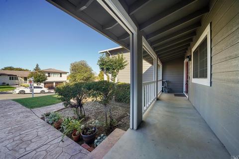 180 Camden Ct, Vallejo, CA 94591 photo 2