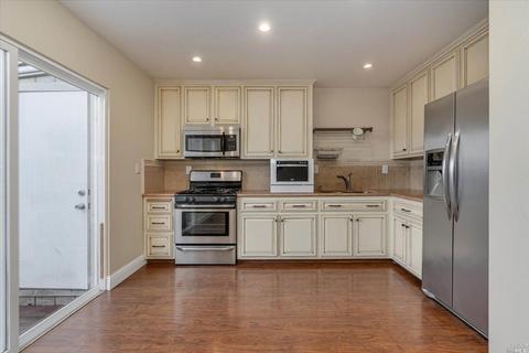 863 Twin Oaks Ln, Windsor, CA 95492 photo 2