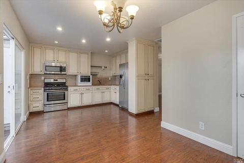863 Twin Oaks Ln, Windsor, CA 95492 photo 4