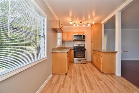 642 Laurel St, Vallejo, CA 94591 photo 2
