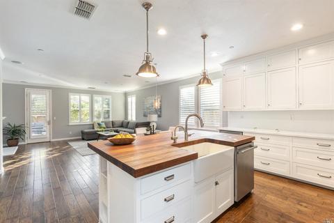 969 Capitola Dr, Napa, CA 94559 photo 6