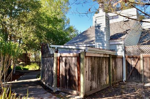 134 Courtyards E, Windsor, CA 95492 photo 2