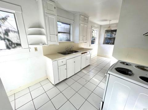 646 Wright St, Santa Rosa, CA 95404 photo 8