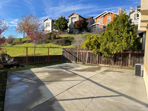 8081 Red Oak Ct, Vallejo, CA 94591 photo 3