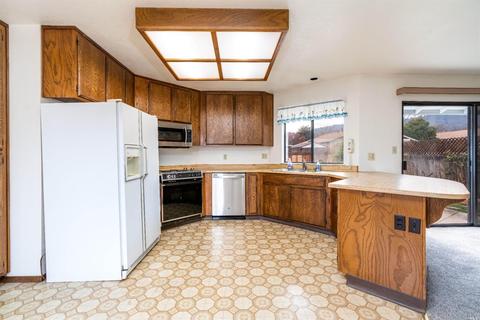 481 Sherry Dr, Ukiah, CA 95482 photo 6