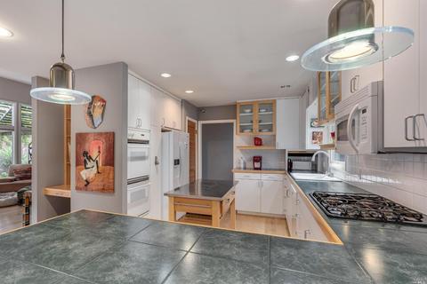 102 Lois Ln, Vallejo, CA 94590 photo 8