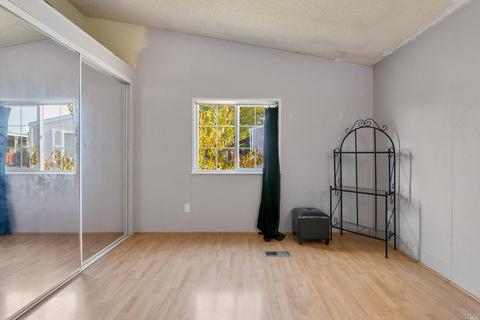 15 Evergreen Ave, Windsor, CA 95492 photo 17