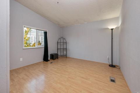 15 Evergreen Ave, Windsor, CA 95492 photo 18