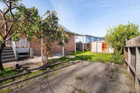 15 Evergreen Ave, Windsor, CA 95492 photo 2