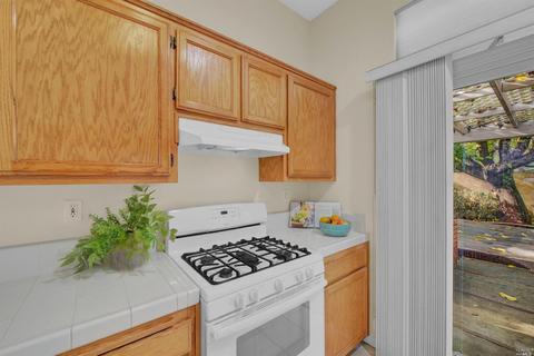 511 Edenderry Dr, Vacaville, CA 95688 photo 15