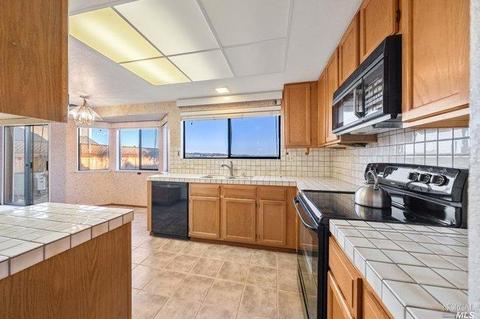 264 Breezewalk Dr, Vallejo, CA 94591 photo 3