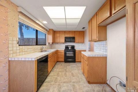 264 Breezewalk Dr, Vallejo, CA 94591 photo 4