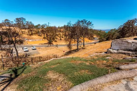 1049 Eastridge Dr, Napa, CA 94558