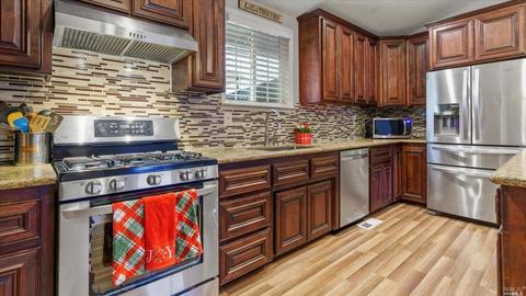 564 Empire Dr, Ukiah, CA 95482 photo 3