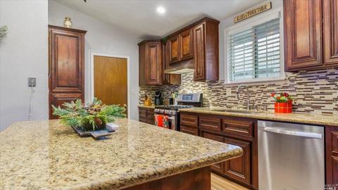 564 Empire Dr, Ukiah, CA 95482 photo 5