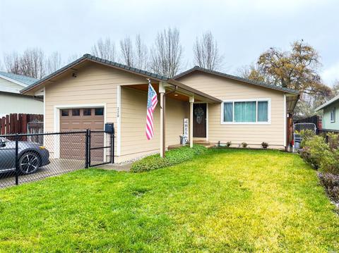 220 E Valley St, Willits, CA 95490 photo 1