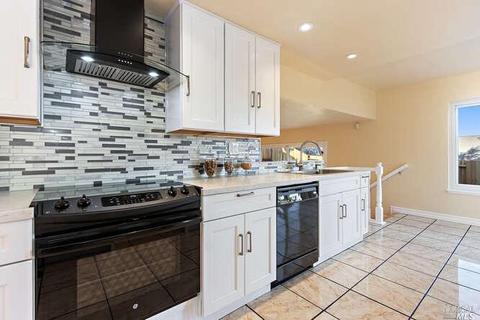 331 Starfish Dr, Vallejo, CA 94591 photo 2
