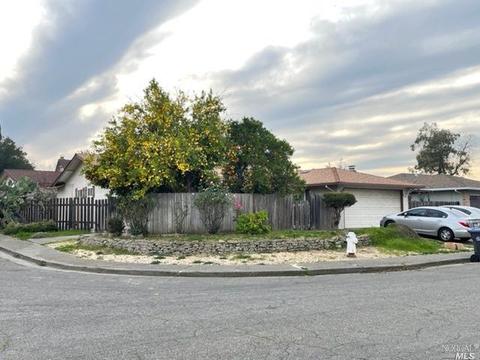 320 Honeysuckle Dr, Fairfield, CA 94533 photo 2