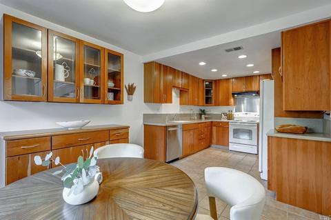 5 Timothy Ct, Novato, CA 94949 photo 3
