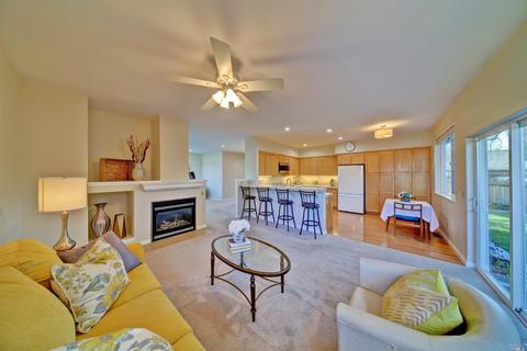 907 Starr Creek Ct, Windsor, CA 95492 photo 2
