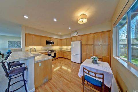 907 Starr Creek Ct, Windsor, CA 95492 photo 4