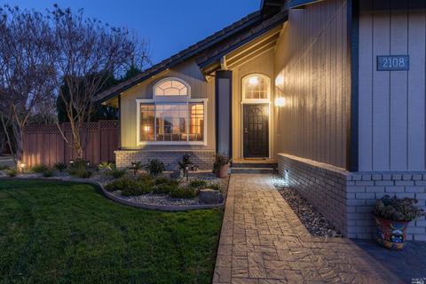 2108 Saint Augustine Cir, Petaluma, CA 94954 photo 3