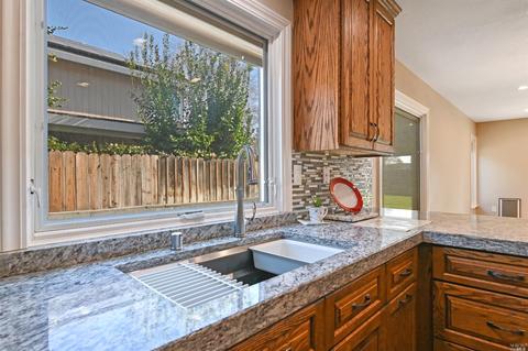 255 Holly Ct, Dixon, CA 95620 photo 14