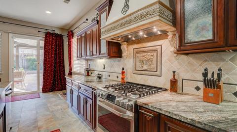 806 Hampton St, Vacaville, CA 95687 photo 4