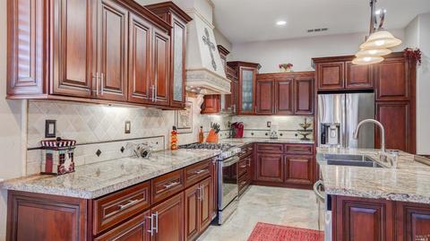 806 Hampton St, Vacaville, CA 95687 photo 3
