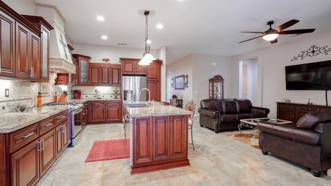 806 Hampton St, Vacaville, CA 95687 photo 6
