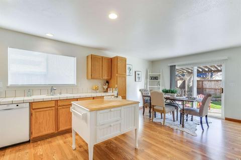 543 Cockspur Ct, Windsor, CA 95492 photo 6