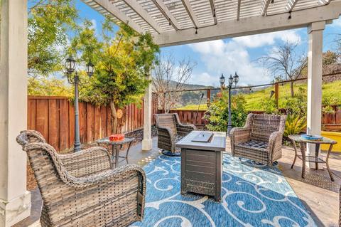 8085 Red Oak Ct, Vallejo, CA 94591 photo 5