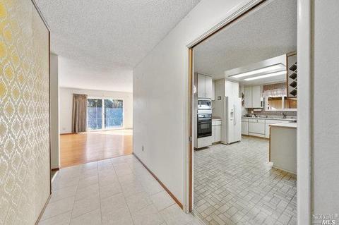 395 Springbrook Dr, Vallejo, CA 94591 photo 5
