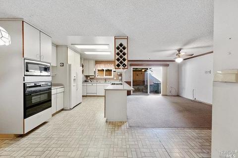 395 Springbrook Dr, Vallejo, CA 94591 photo 3