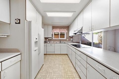 395 Springbrook Dr, Vallejo, CA 94591 photo 4