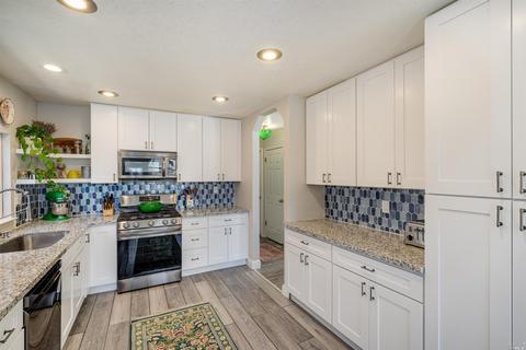1887 Commons Ct, Windsor, CA 95492 photo 12