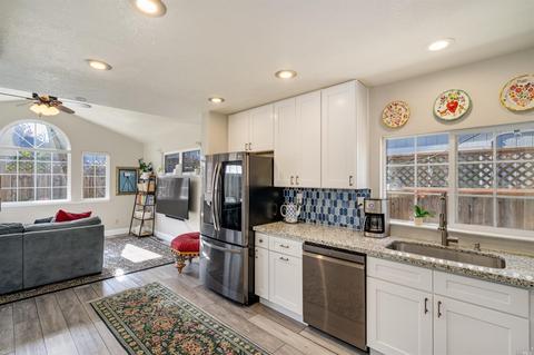 1887 Commons Ct, Windsor, CA 95492 photo 14