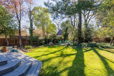 711 Walnut Ave, Ukiah, CA 95482 photo 3