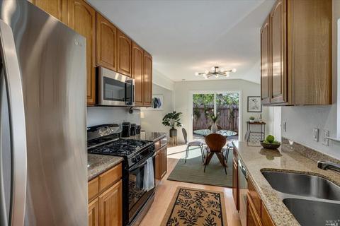 22 Queens Ct, Napa, CA 94558 photo 8