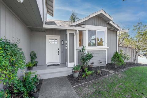 840 Natalie Dr, Windsor, CA 95492 photo 2